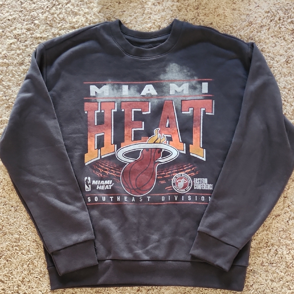 NWOT Hollister Miami Heat NBA Crewneck UNISEX SZ L
